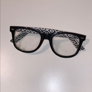 Fake Nerd Glasses with Patterned Temples